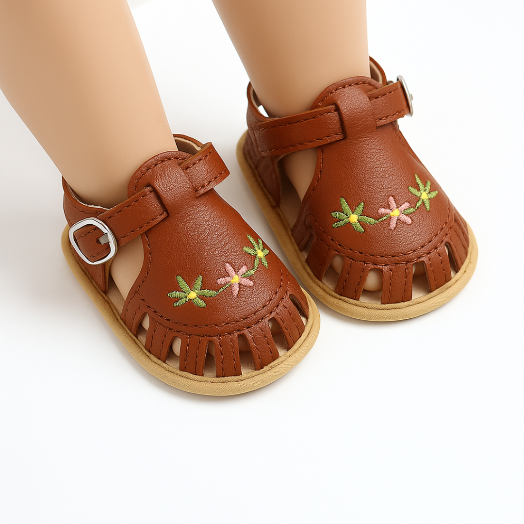 TinyPetals – Comodidad y estilo: sandalias para bebé con bordado floral