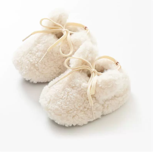 SnuggleBunny – Cálidas y seguras: zapatillas antideslizantes Bunny