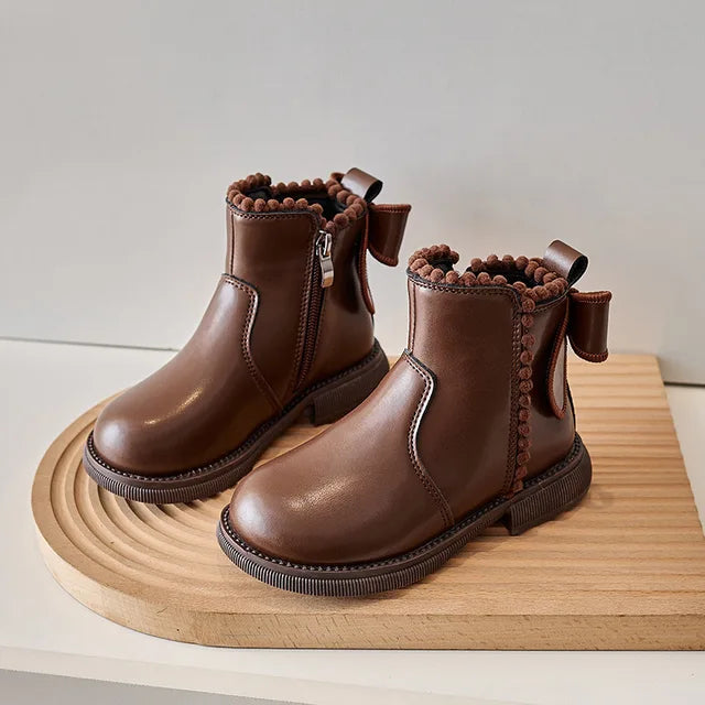 Mini Fashion – Comodidad y estilo: botines de cuero