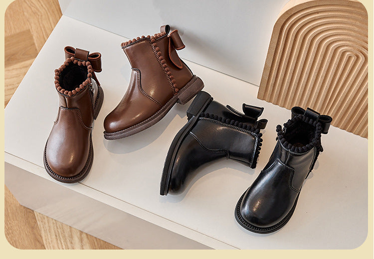 Mini Fashion – Comodidad y estilo: botines de cuero