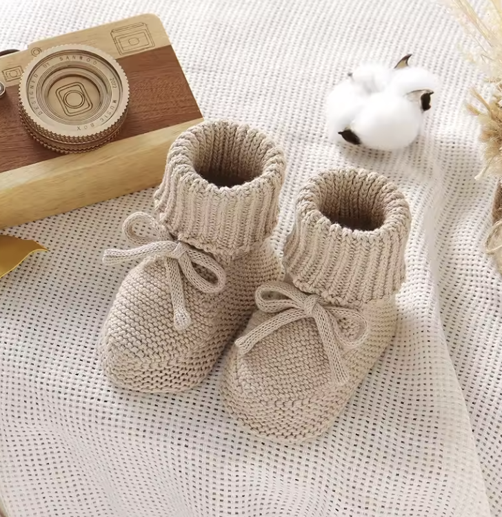 SnuggleSteps – Cálidos y suaves: patucos de punto para bebés