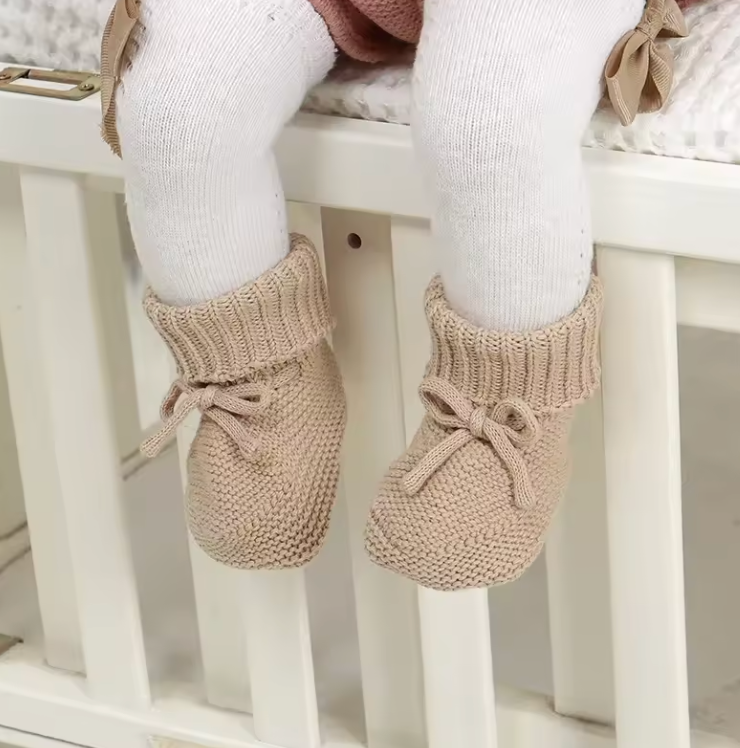 SnuggleSteps – Cálidos y suaves: patucos de punto para bebés