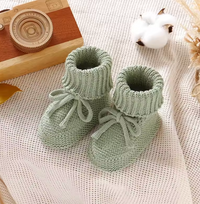 Thumbnail for SnuggleSteps – Cálidos y suaves: patucos de punto para bebés