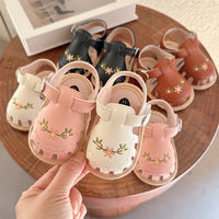 Thumbnail for TinyPetals – Comodidad y estilo: sandalias para bebé con bordado floral