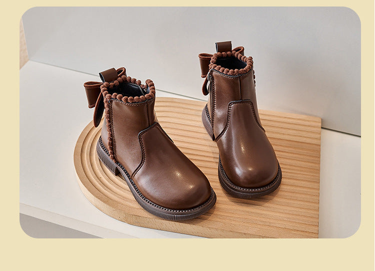 Mini Fashion – Comodidad y estilo: botines de cuero