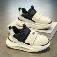 Thumbnail for KidStride – Modernas y funcionales: zapatillas con velcro