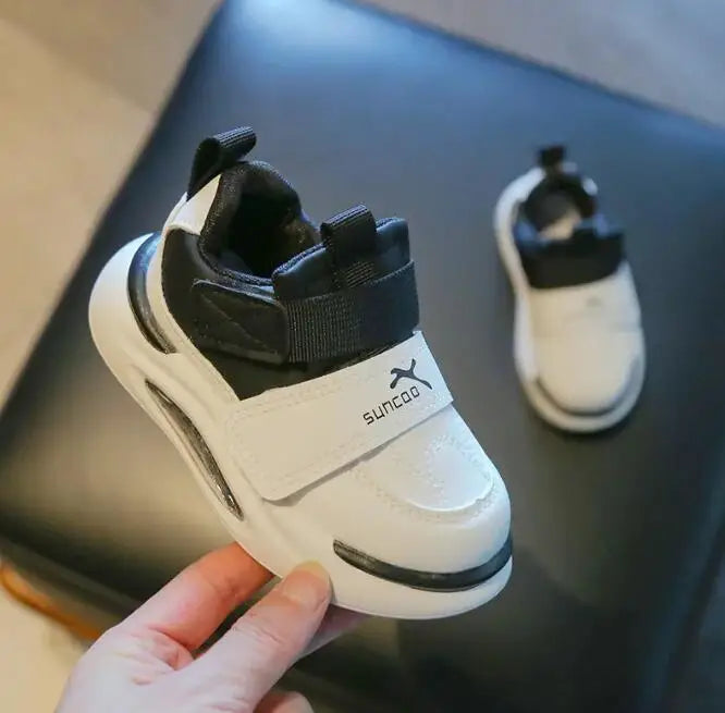 KidStride – Modernas y funcionales: zapatillas con velcro