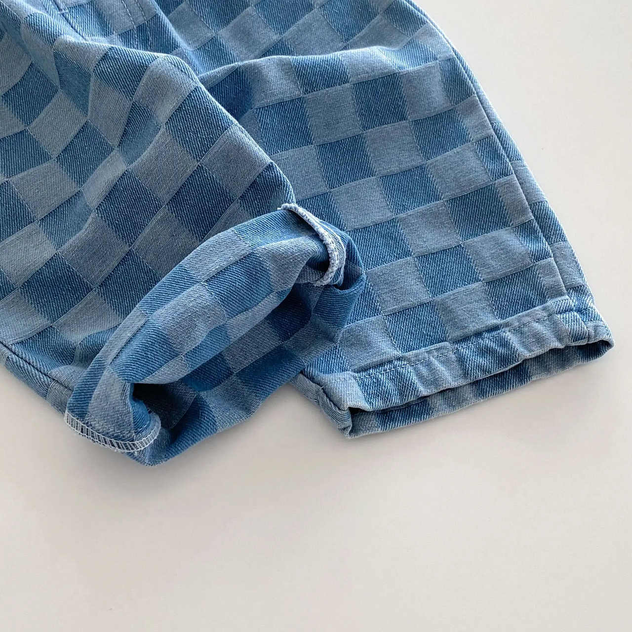 DenimCheck – Cómodos y modernos: pantalones infantiles con estampado de cuadros