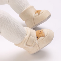 Thumbnail for TinyBoots – Acogedoras y cómodas: zapatitos de felpa para bebés para el invierno