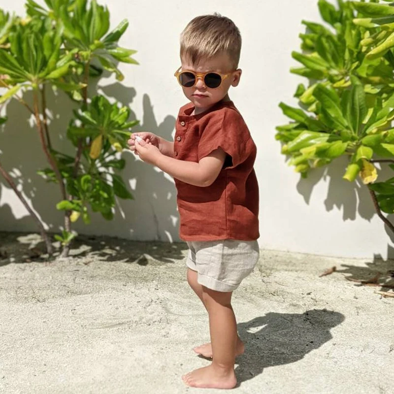 LittleClassic – Elegante y cómoda: camisa de lino para niño con detalle de botones
