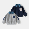 CoolJunior – Cálido y elegante: jersey para niño con cuello de denim