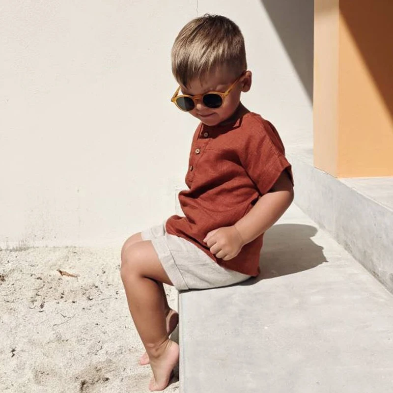 LittleClassic – Elegante y cómoda: camisa de lino para niño con detalle de botones