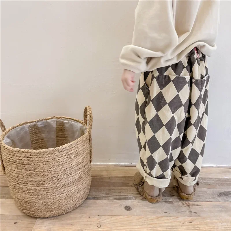 RetroBloom – Cómodos y divertidos: pantalones infantiles con estampado Argyle