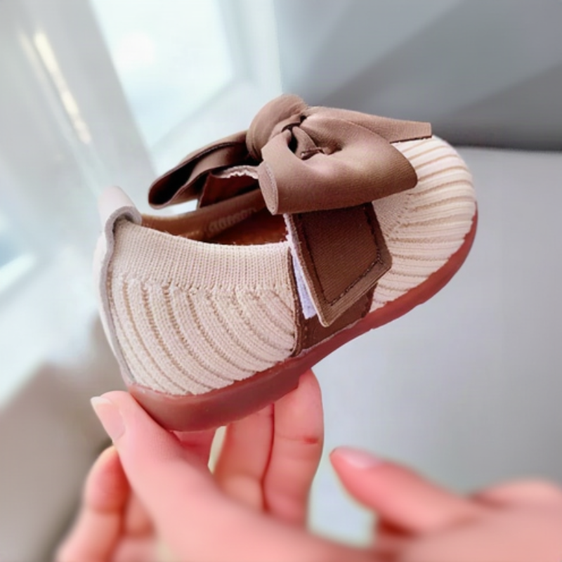 SweetBow – Tierno y práctico: zapatitos de punto para bebé con lazo de mariposa