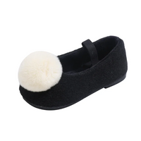Thumbnail for SoftSteps –  Cálidos y suaves – Zapatitos de niña con pompón de felpa