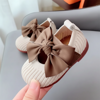 Thumbnail for SweetBow – Tierno y práctico: zapatitos de punto para bebé con lazo de mariposa