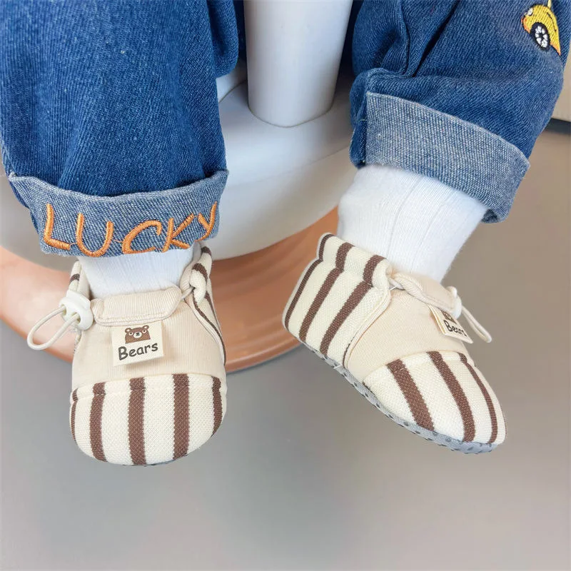 TinyToes – Suaves y cálidos: primeros zapatitos para bebé con diseño a rayas