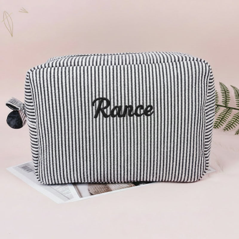 Striped Name Pouch – Personalizado y con estilo: neceser de maquillaje