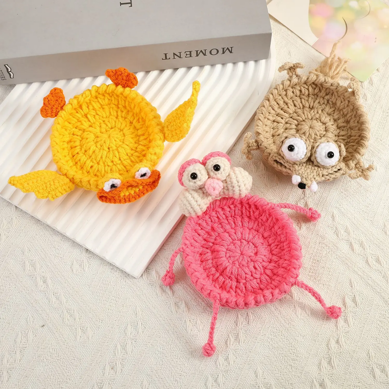 FunnyCritter – Divertido y único: mantelito con animales de ganchillo