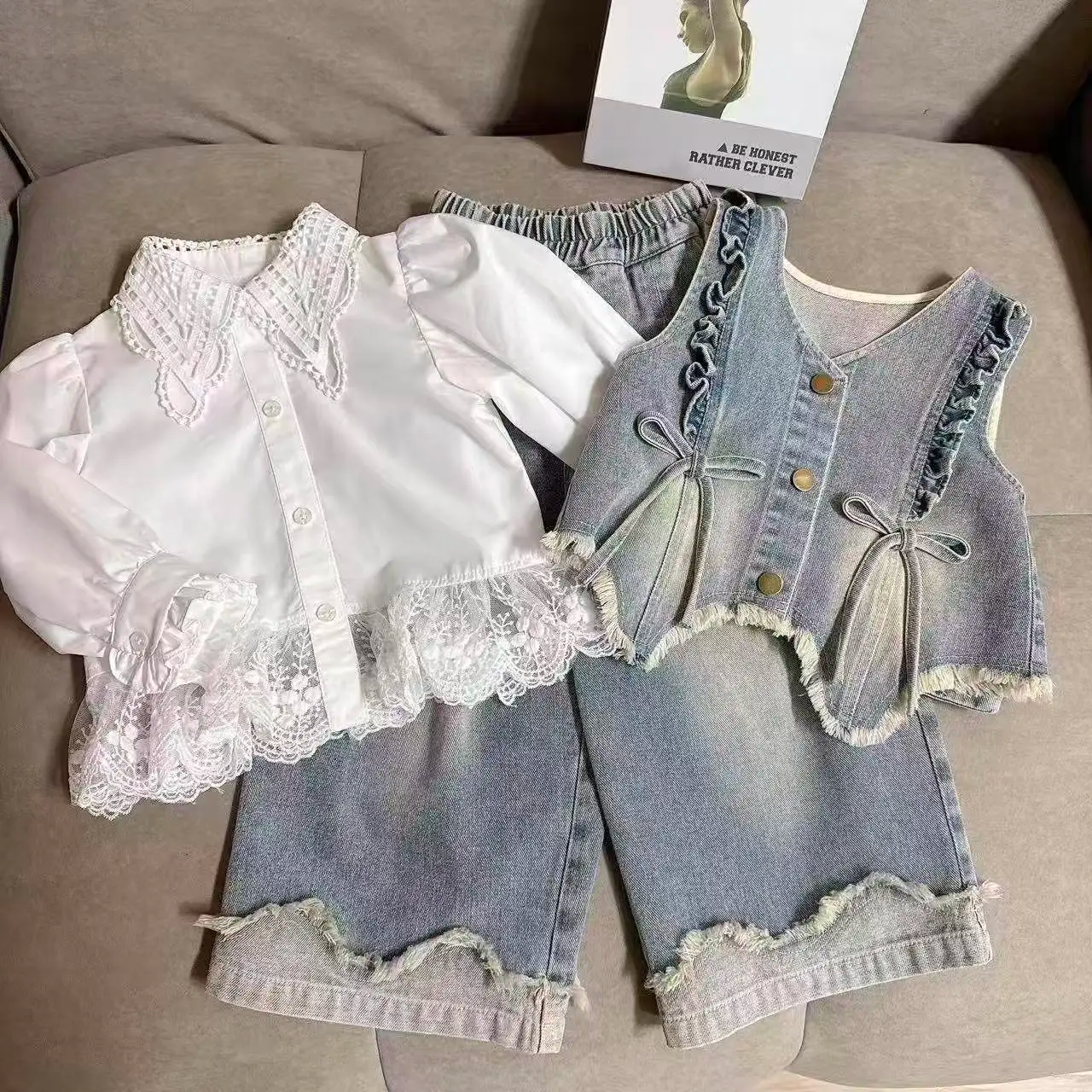 DenimBelle – Moderno y adorable: conjunto infantil de 3 piezas en denim
