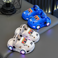 Thumbnail for GlowRun – Con estilo y divertidas: zapatillas LED para el coche