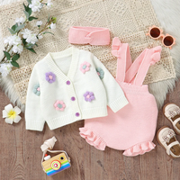 Thumbnail for FloraKnit – Suave y adorable: conjunto para bebé con chaquetita, peto y diadema