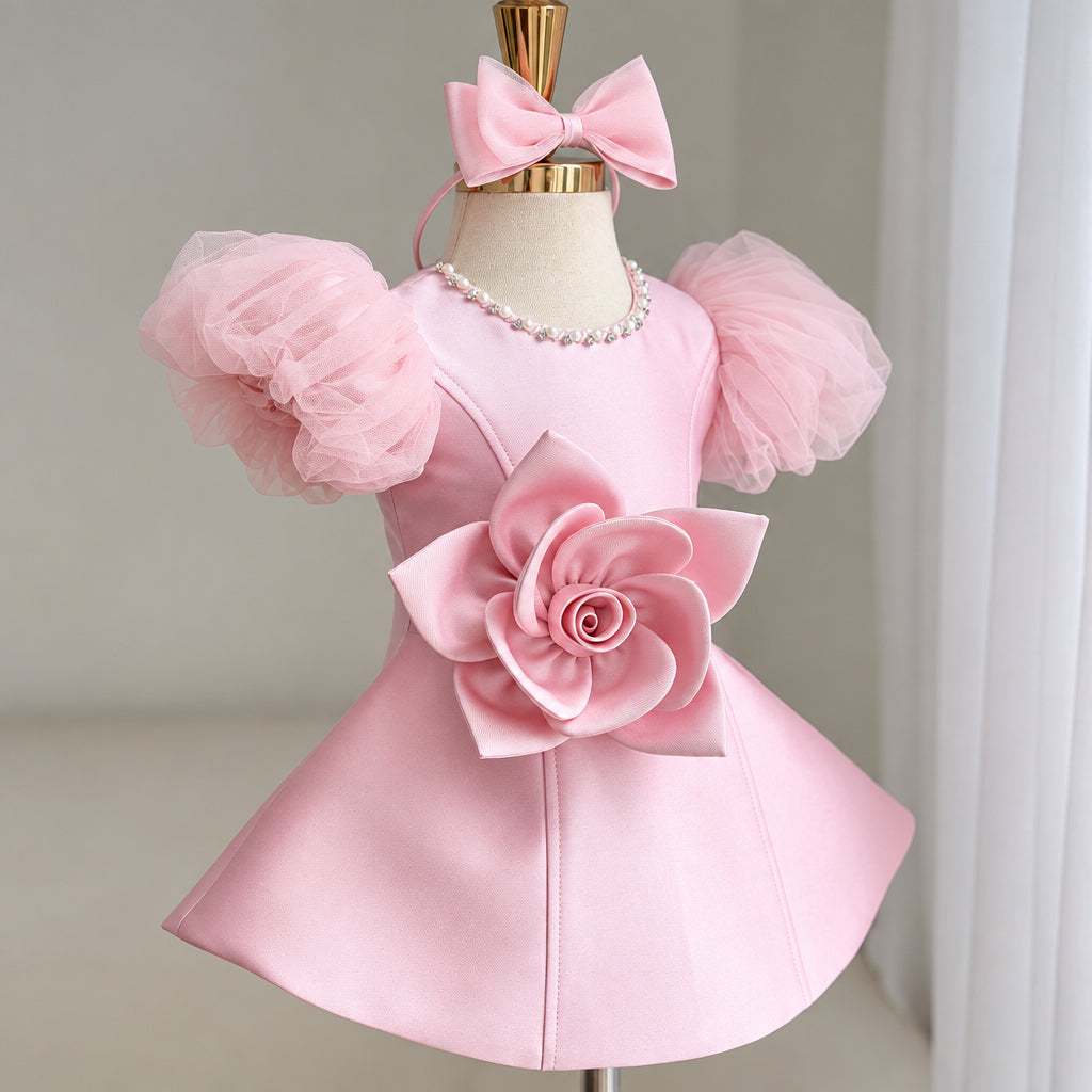 LittleRose – Elegante y festivo: vestido de niña con flor en 3D y mangas abullonadas
