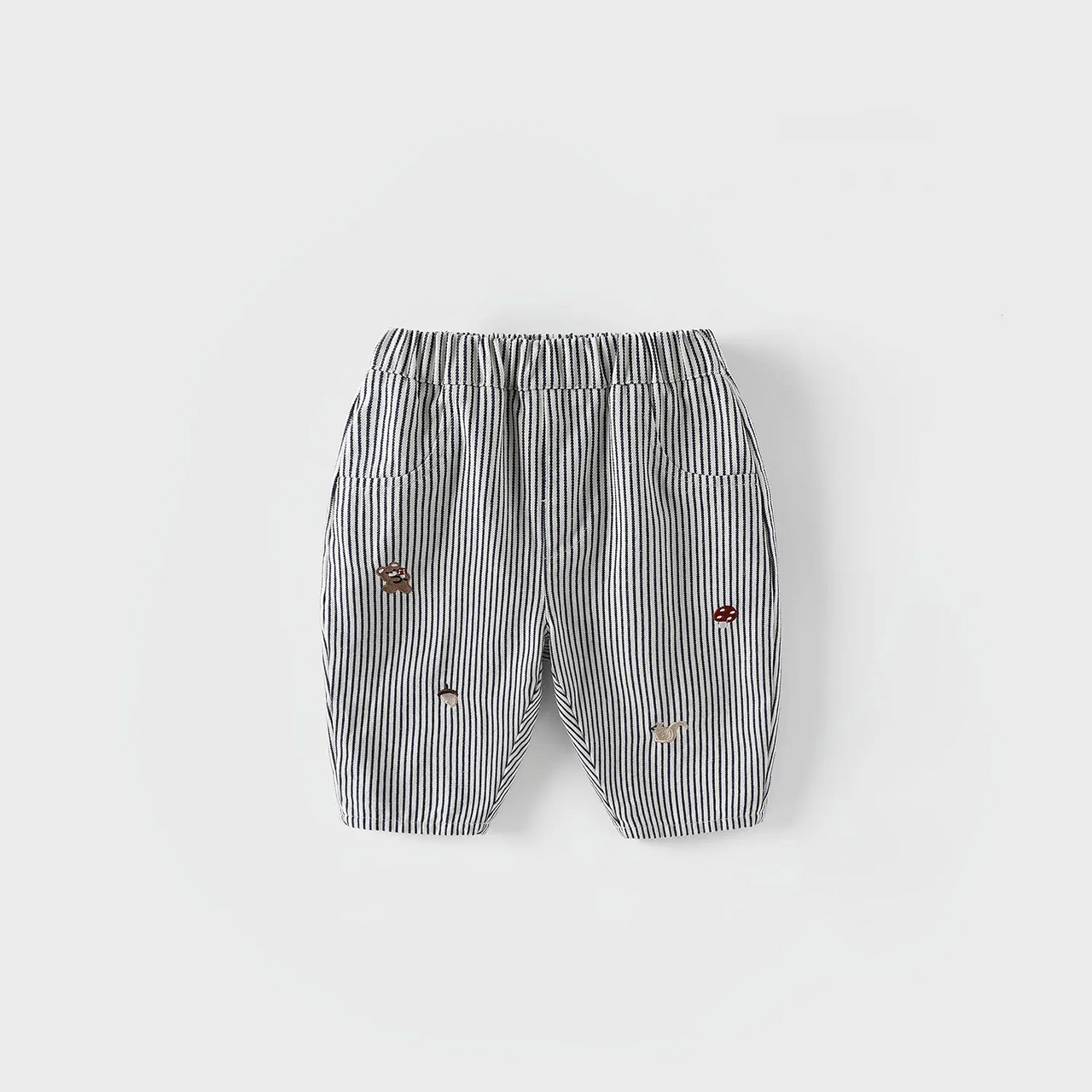 LittlePatch – Suaves y cómodos: pantalones para niños con detalles bordados