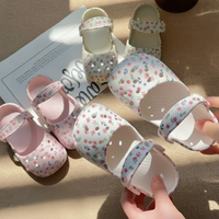 Thumbnail for FlowerFeet – Elegantes y cómodas: sandalias con motivos florales