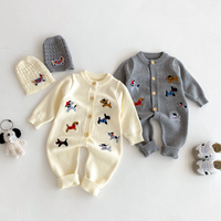 Thumbnail for PlayfulKnit – Suave y adorable: mono de punto para bebé con estampado de perritos