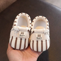 Thumbnail for TinyToes – Suaves y cálidos: primeros zapatitos para bebé con diseño a rayas