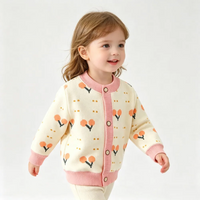 Thumbnail for CozyCardi – Suave y cálido: chaleco de punto con bonitos estampados
