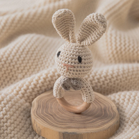 Thumbnail for CuddleRattle – Suave y divertido – Sonajero de ganchillo para bebé con anillo de madera
