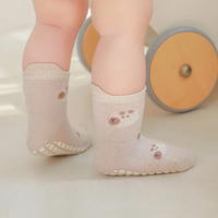 Thumbnail for Soft Grip Socks – Suaves y prácticas: calcetines antideslizantes para bebés