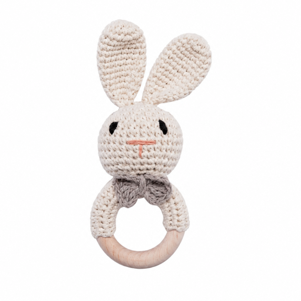 CuddleRattle – Suave y divertido – Sonajero de ganchillo para bebé con anillo de madera