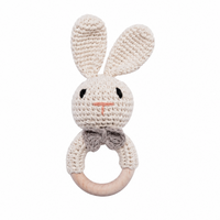 Thumbnail for CuddleRattle – Suave y divertido – Sonajero de ganchillo para bebé con anillo de madera