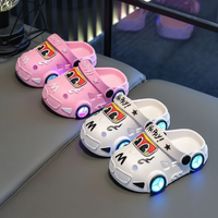 Thumbnail for GlowRun – Con estilo y divertidas: zapatillas LED para el coche