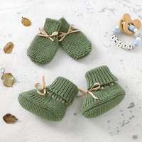 Thumbnail for Booties & Mittens – Suave y cálido: conjunto de guantes y patucos