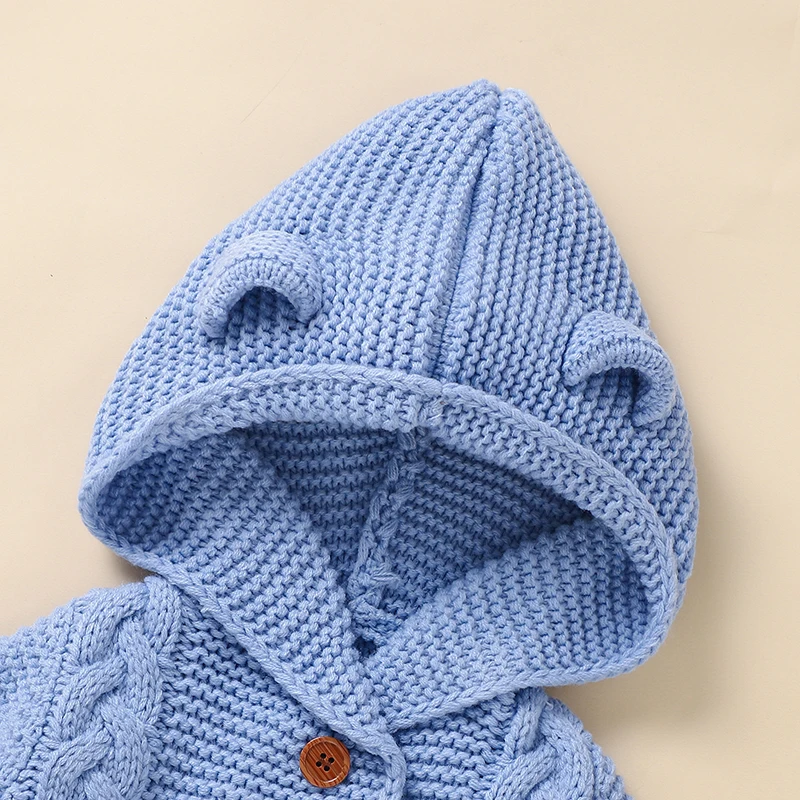 SoftKnit – Cálido y adorable: mono de punto con capucha para bebé