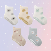 Thumbnail for Soft Grip Socks – Suaves y prácticas: calcetines antideslizantes para bebés