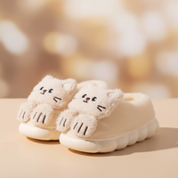 Thumbnail for SnuggleKitty – Calidez y seguridad – Pantuflas de gato para niños