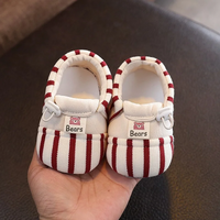 Thumbnail for TinyToes – Suaves y cálidos: primeros zapatitos para bebé con diseño a rayas