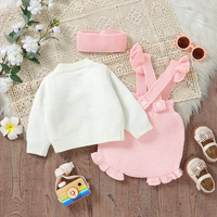 Thumbnail for FloraKnit – Suave y adorable: conjunto para bebé con chaquetita, peto y diadema