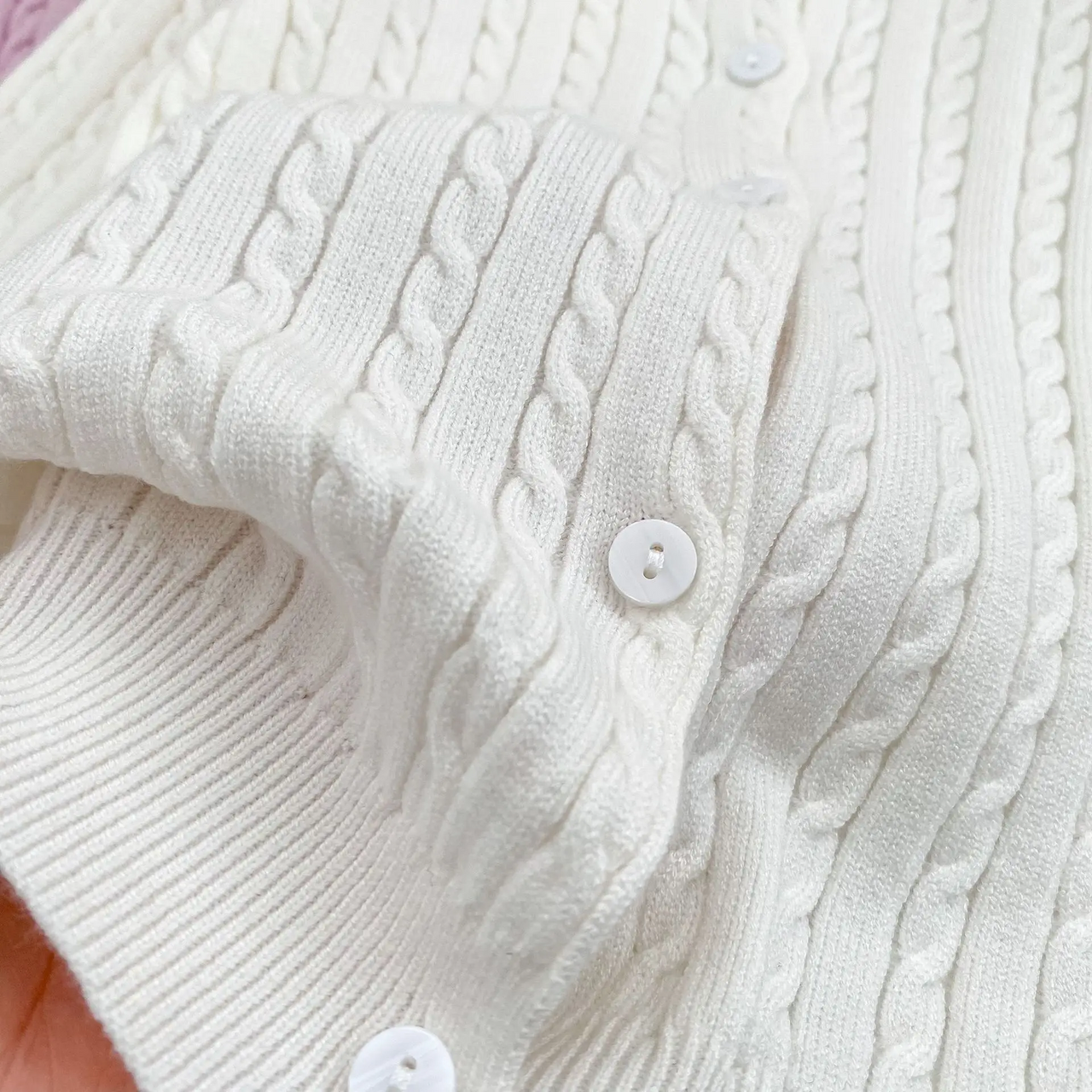 CozyBelle – Elegante y cálido: chaleco de punto con botones