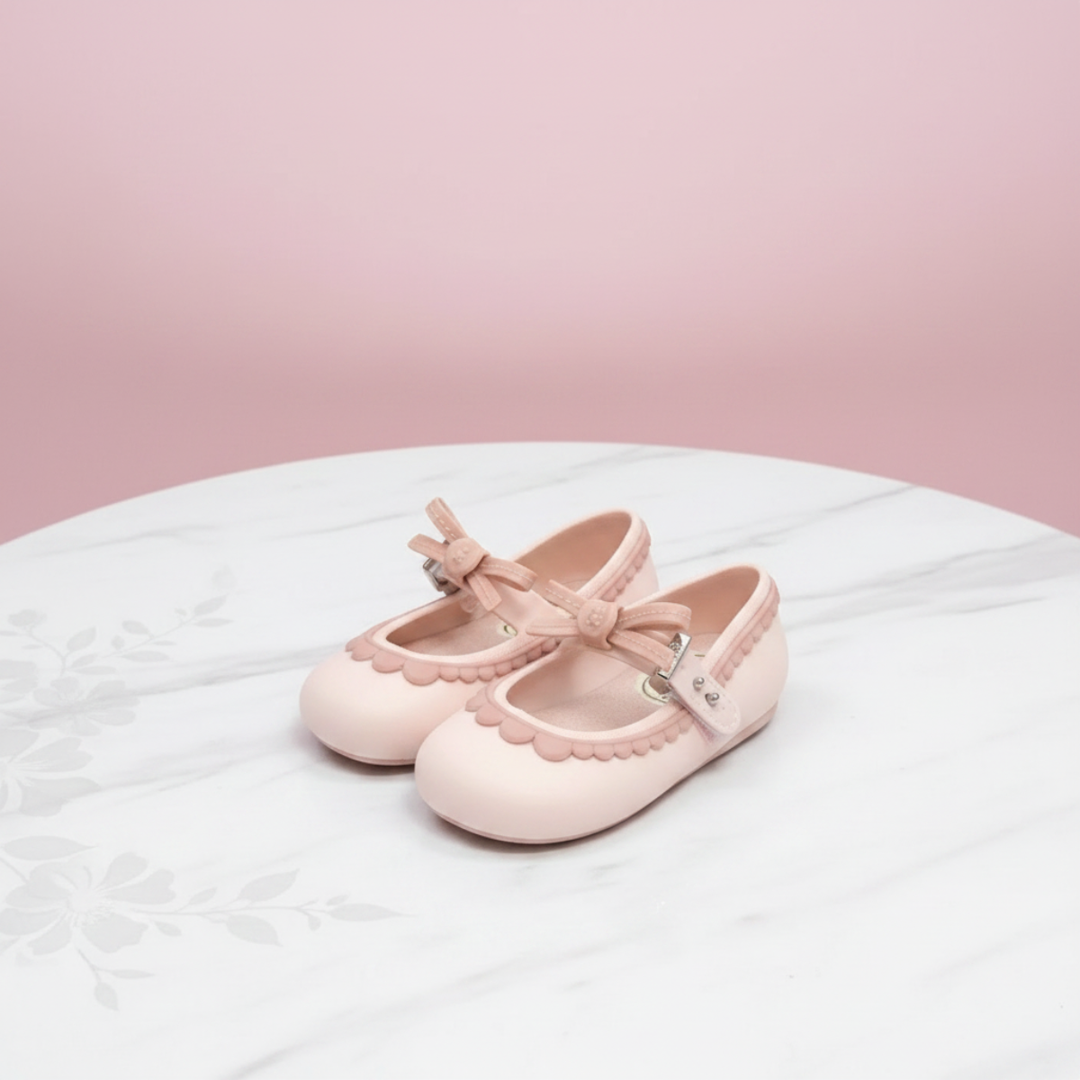 MiniChic – Elegancia y estilo – Pantuflas infantiles con lazo