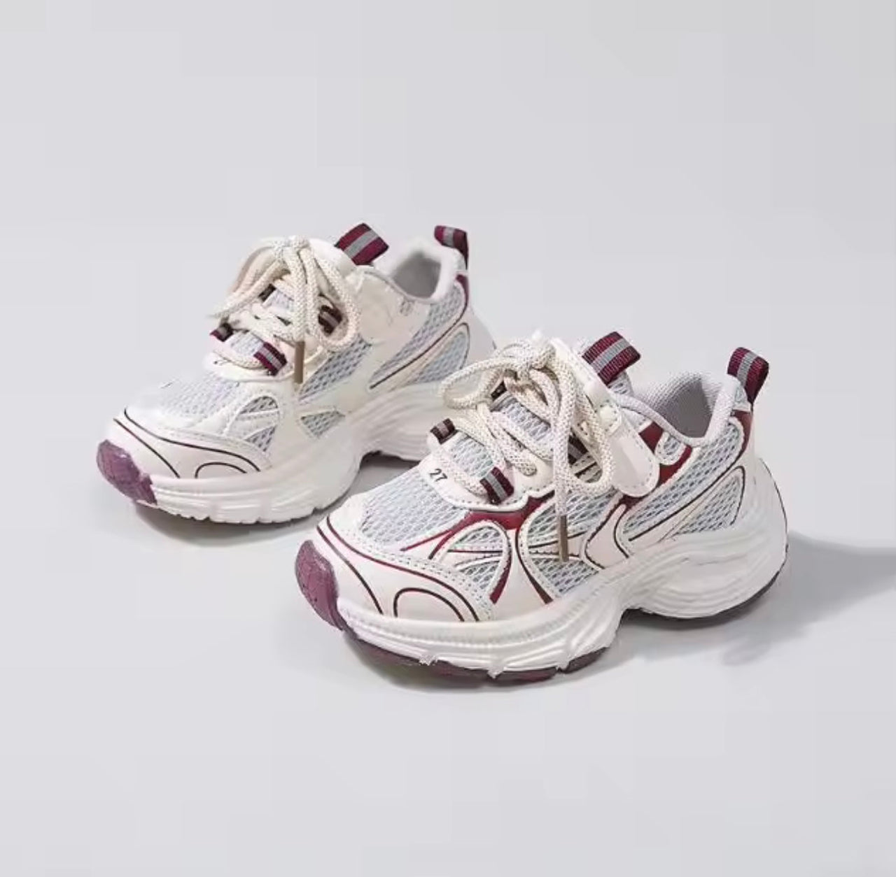 Mini Fashion – Transpirables y ligeras: zapatillas infantiles Bordeaux