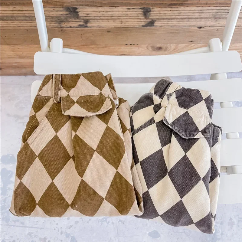 RetroBloom – Cómodos y divertidos: pantalones infantiles con estampado Argyle
