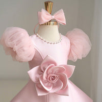 Thumbnail for LittleRose – Elegante y festivo: vestido de niña con flor en 3D y mangas abullonadas