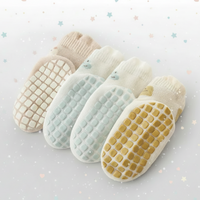Thumbnail for Soft Grip Socks – Suaves y prácticas: calcetines antideslizantes para bebés