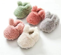 Thumbnail for SnuggleBunny – Cálidas y seguras: zapatillas antideslizantes Bunny
